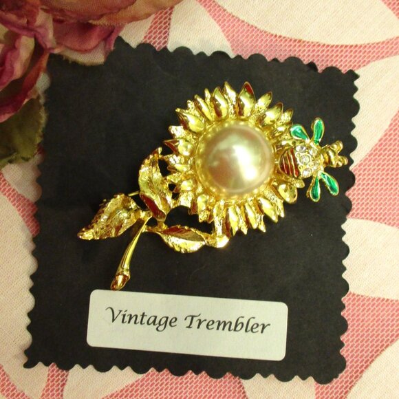 VINTAGE Flower Bee TREMBLER Brooch ~Flower Insect Rhinestone PearlJiggler Brooch - Picture 6 of 15